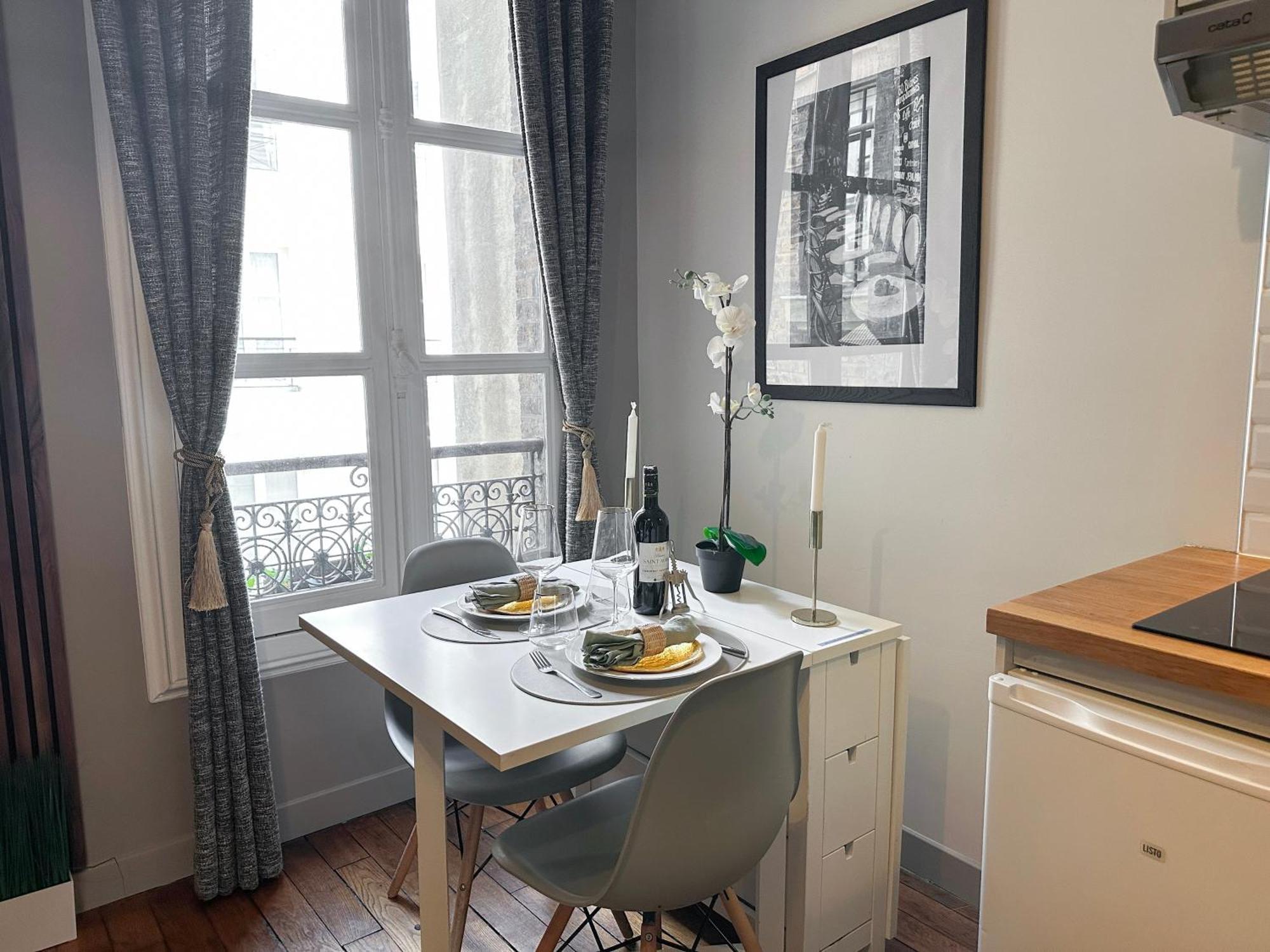 Апартаменты Unique Flat Near Louvre & Palais Royal Париж Экстерьер фото