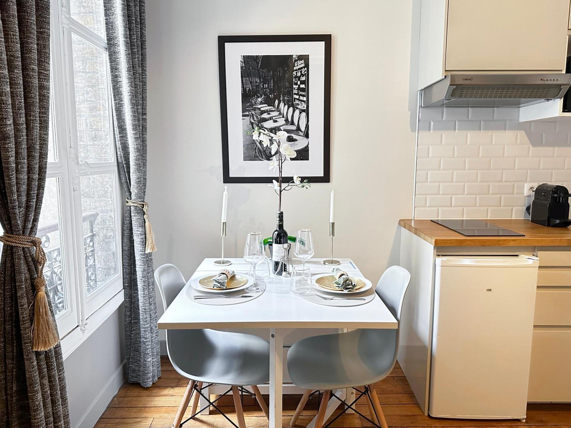 Апартаменты Unique Flat Near Louvre & Palais Royal Париж Экстерьер фото